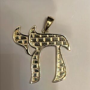14k yellow gold unisex large chai Pendant with Textured  Jerusalem wall Design